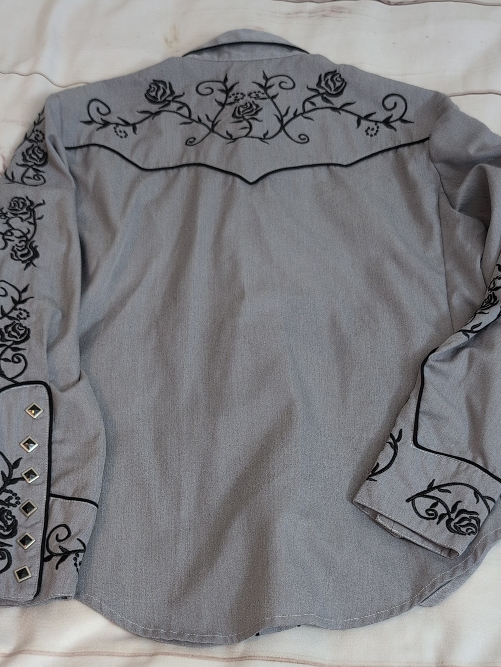 Women’s BLACK FILIGREE ROSE Embroidered Gray Western shirt in Western size Med - Picture 7 of 7
